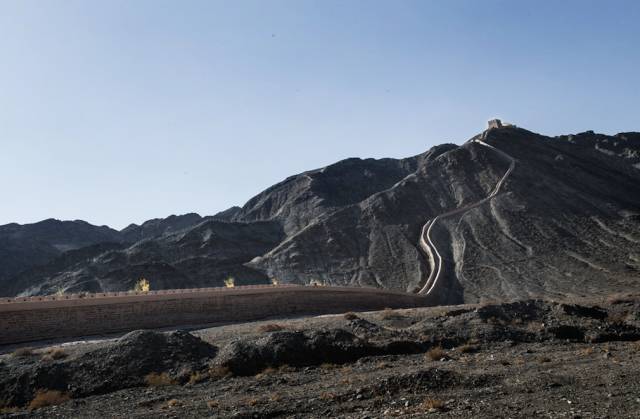 燃嘉峪关戈壁夜跑显豪情！冰球突破炫酷！烽火连城点(图11)