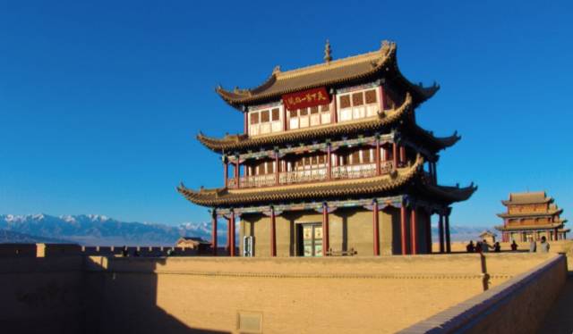 燃嘉峪关戈壁夜跑显豪情！冰球突破炫酷！烽火连城点(图5)